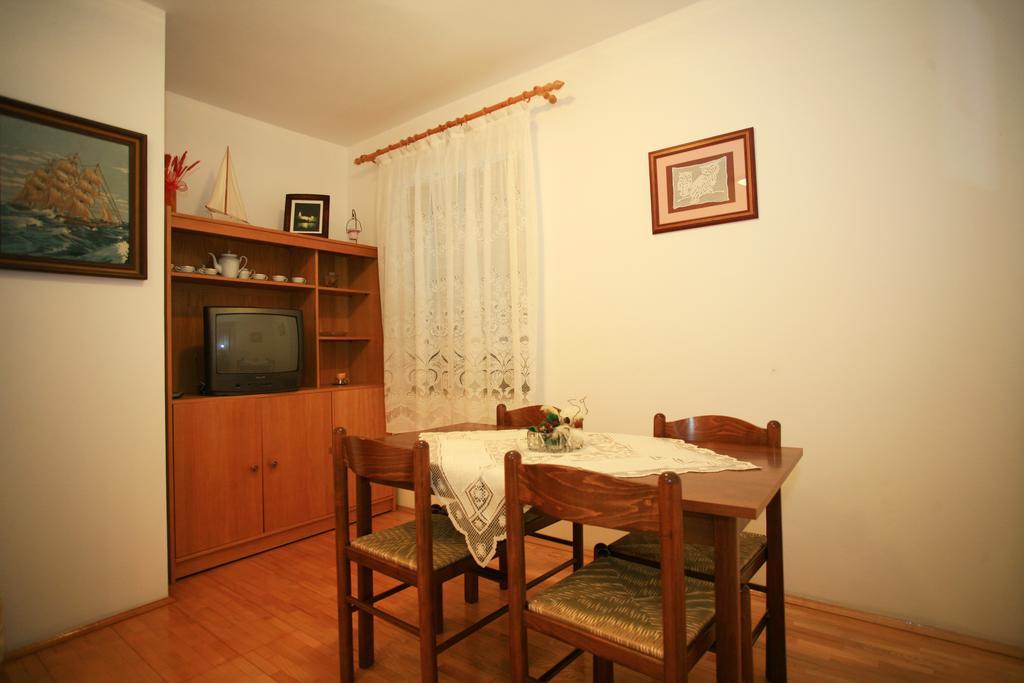 Karabaic Apartment Krk Town Bagian luar foto